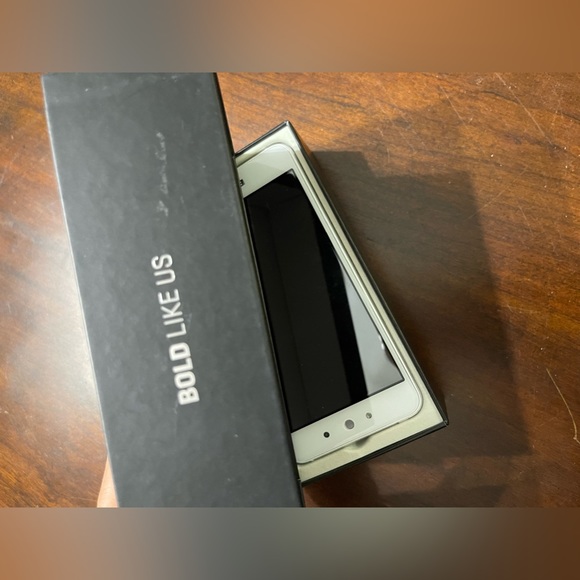 Smartphone, cellphone, gray brand new phone - Picture 5 of 11